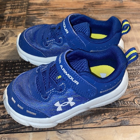 Boys Under Armour sneakers size 7 - Picture 3 of 4